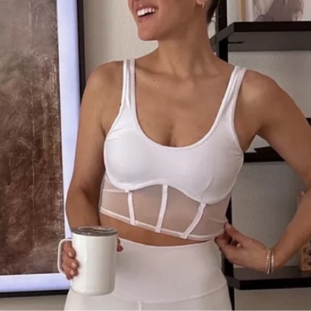 NWT 💯 Alo Yoga Airbrush Mesh Corset Top Bra Crop Tank White XS - Picture 8 of 9